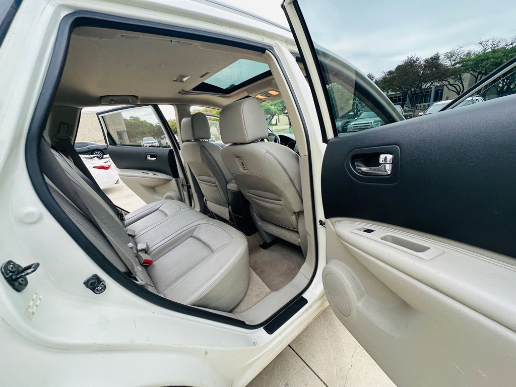 Photo 22 of this NISSAN ROGUE