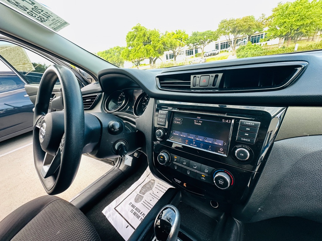 Photo 27 of this NISSAN ROGUE SPORT