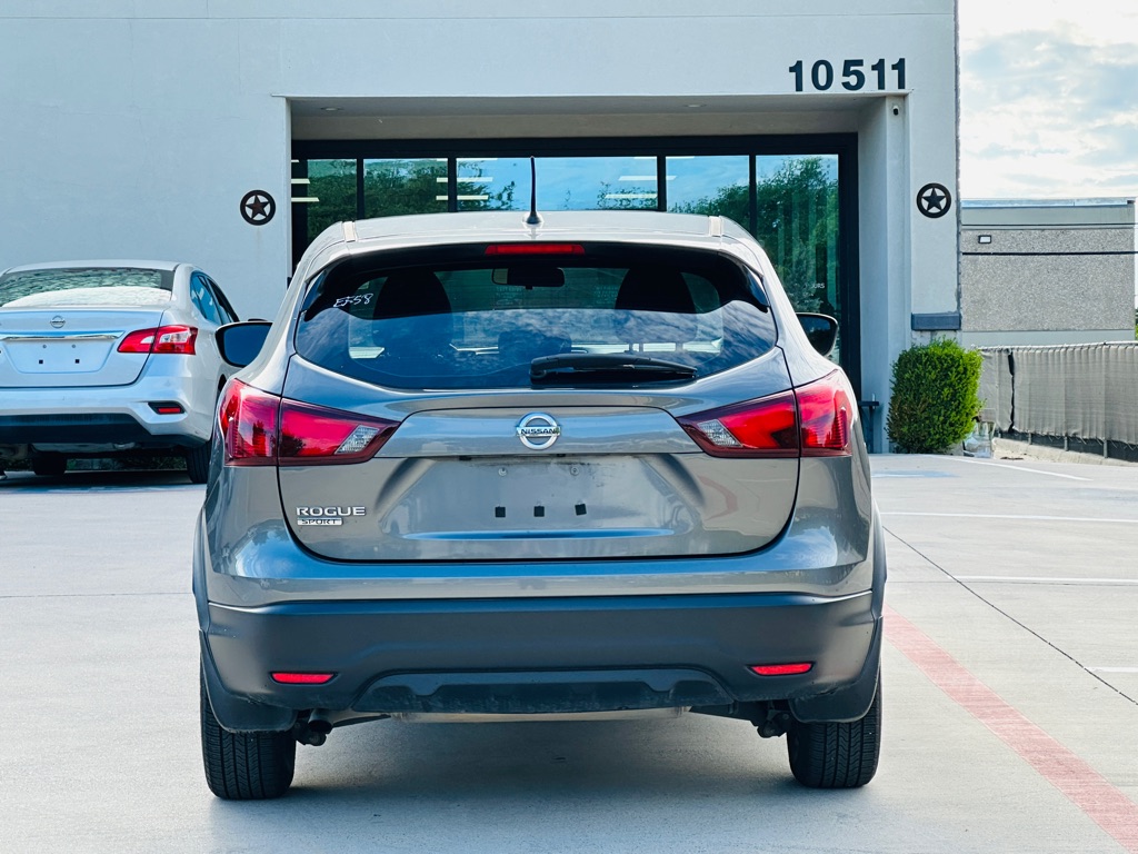 Photo 9 of this NISSAN ROGUE SPORT