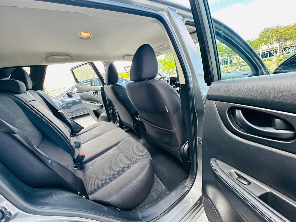 Photo 23 of this NISSAN ROGUE SPORT