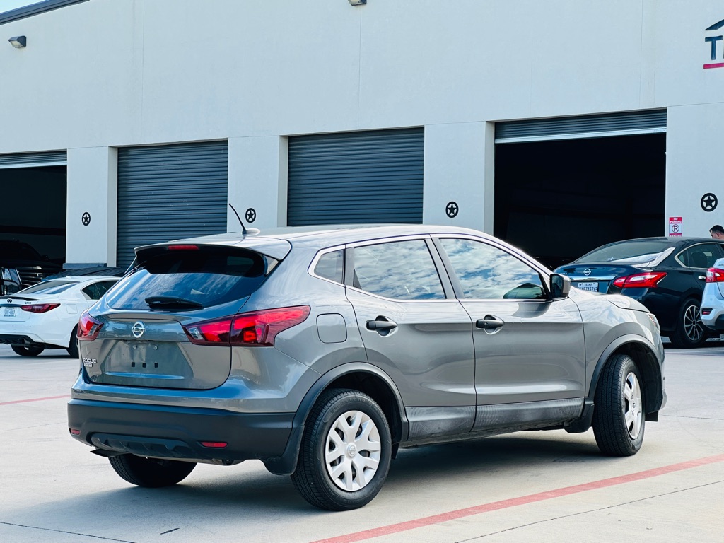 Photo 11 of this NISSAN ROGUE SPORT