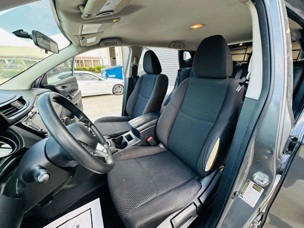 Photo 17 of this NISSAN ROGUE SPORT
