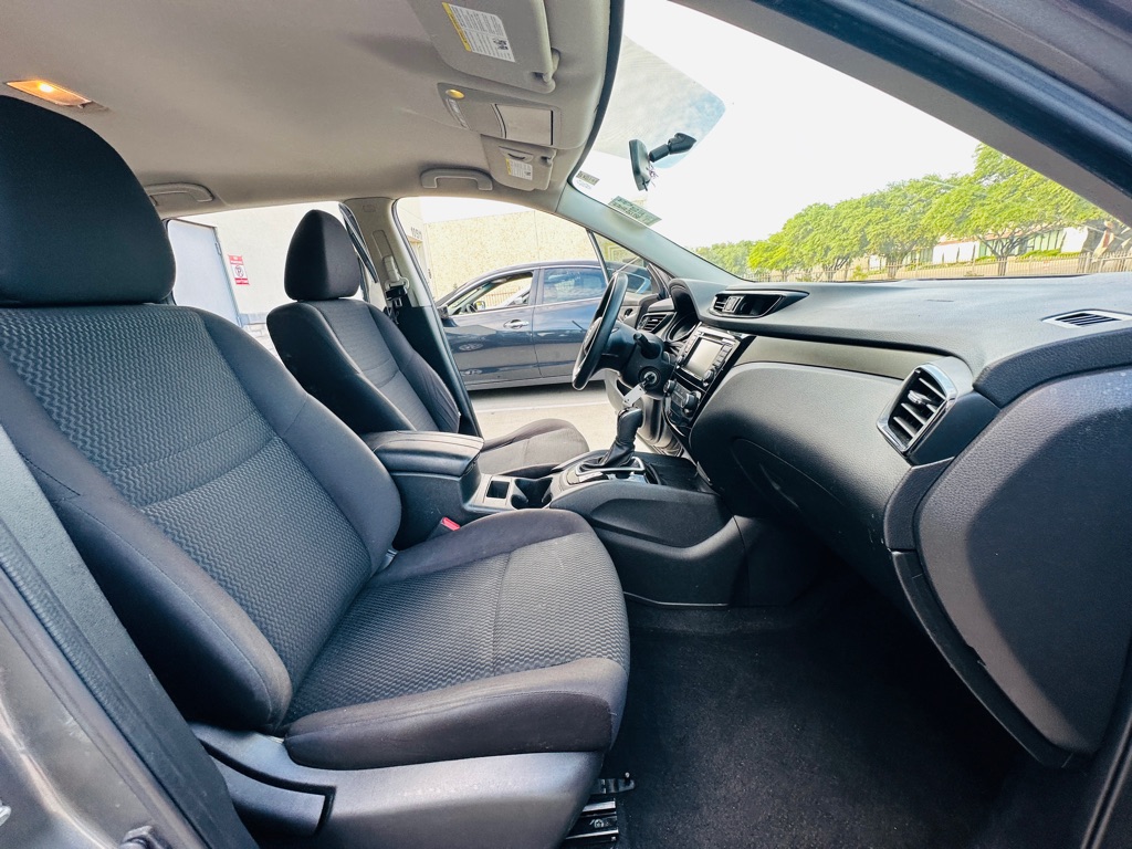 Photo 25 of this NISSAN ROGUE SPORT