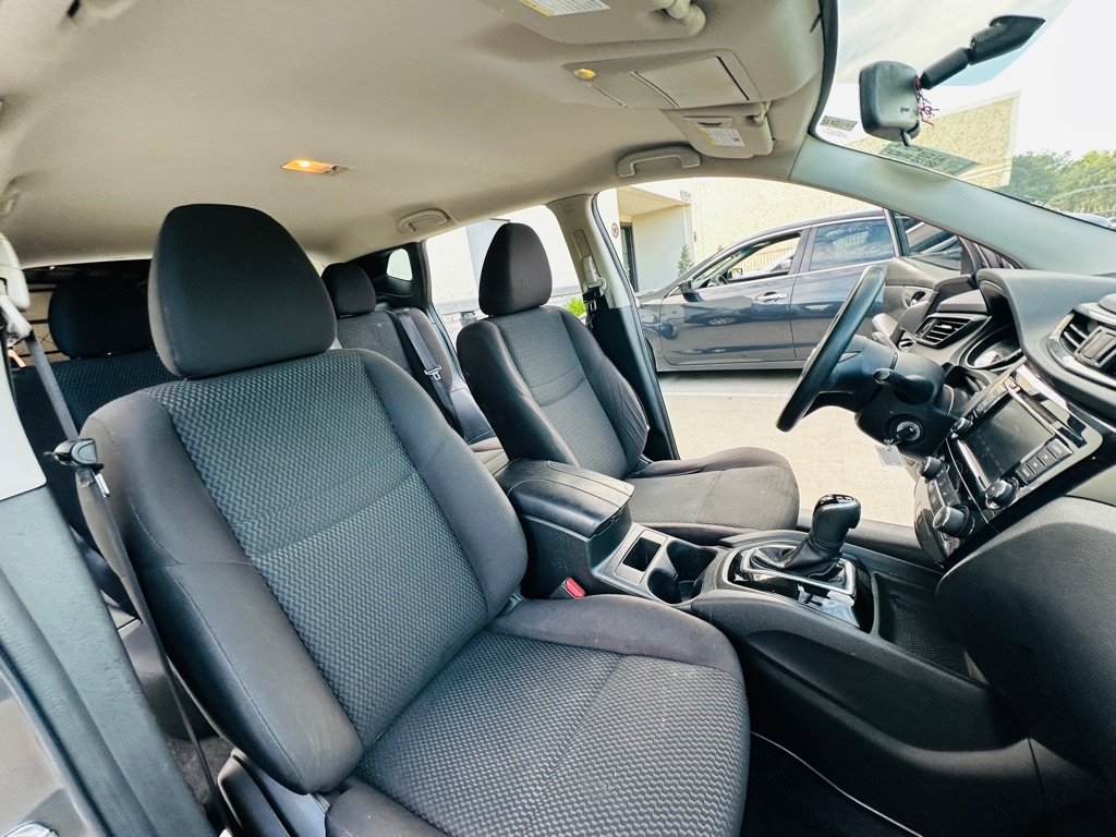 Photo 26 of this NISSAN ROGUE SPORT