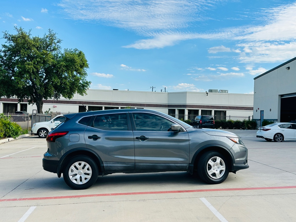 Photo 12 of this NISSAN ROGUE SPORT