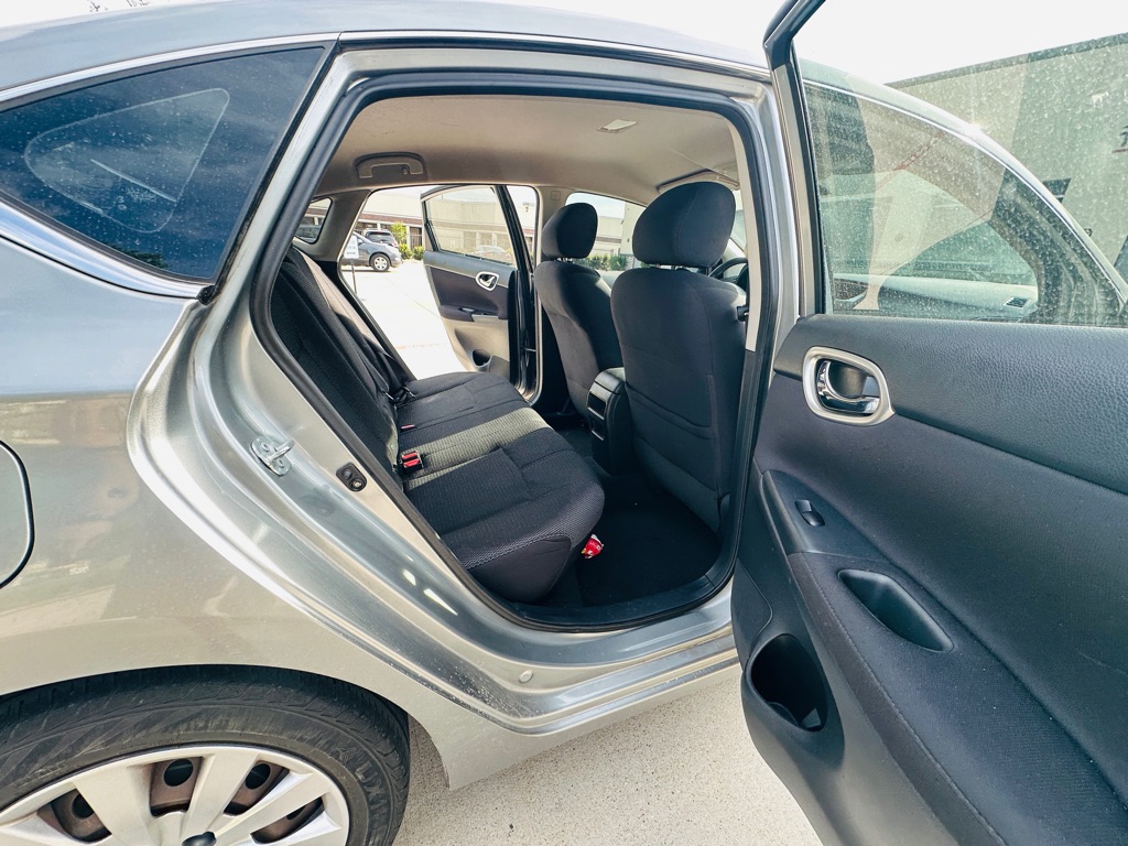 Photo 17 of this NISSAN SENTRA