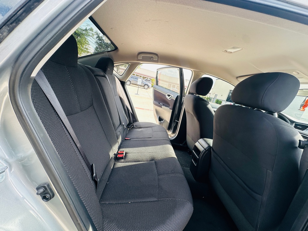 Photo 18 of this NISSAN SENTRA