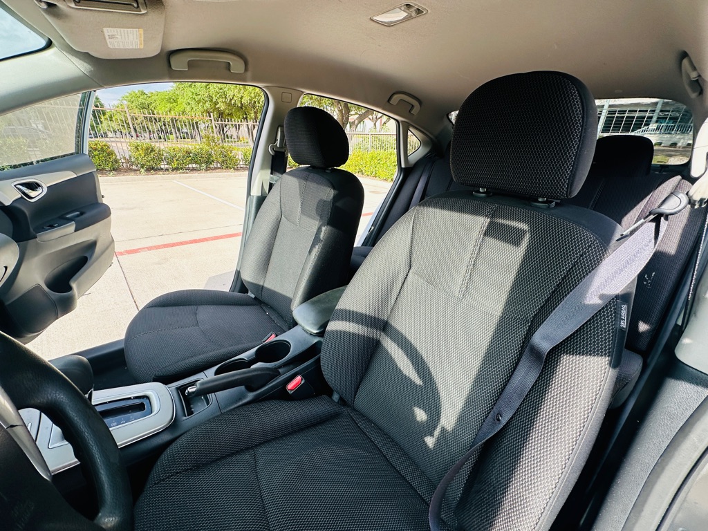 Photo 12 of this NISSAN SENTRA
