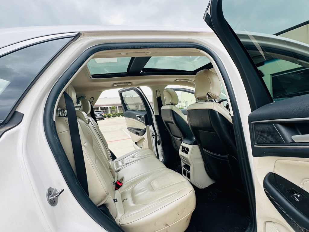 Photo 18 of this FORD EDGE