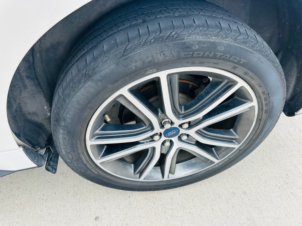 Photo 27 of this FORD EDGE