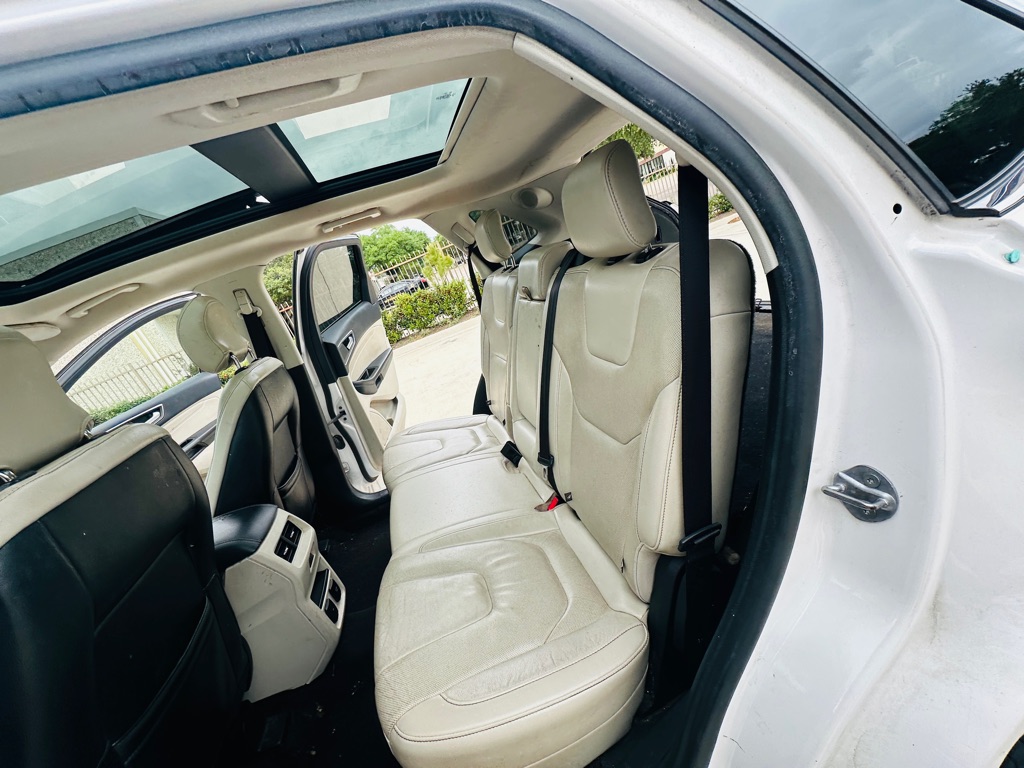 Photo 16 of this FORD EDGE