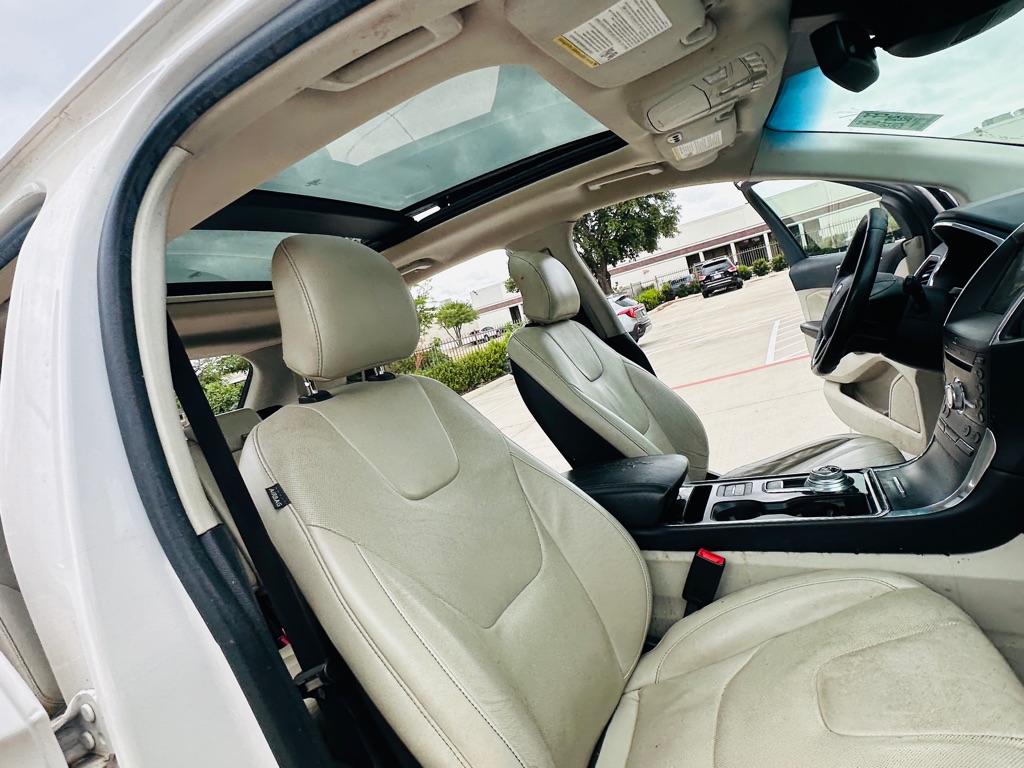 Photo 21 of this FORD EDGE