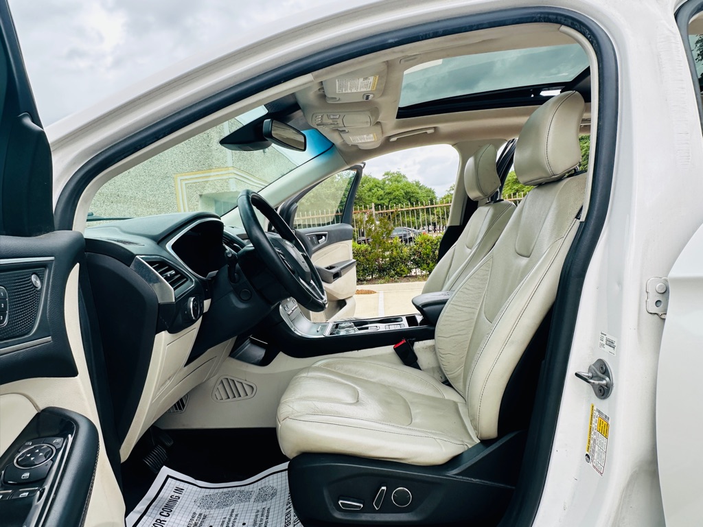 Photo 12 of this FORD EDGE