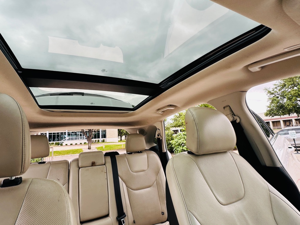 Photo 23 of this FORD EDGE