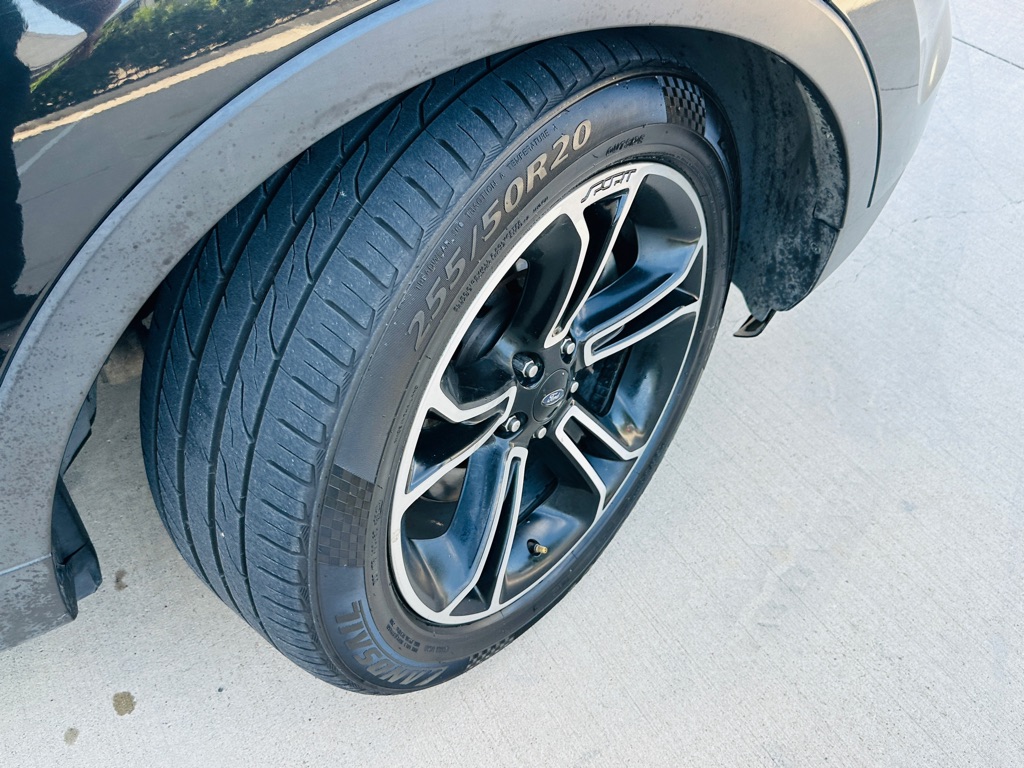 Photo 31 of this FORD EXPLORER