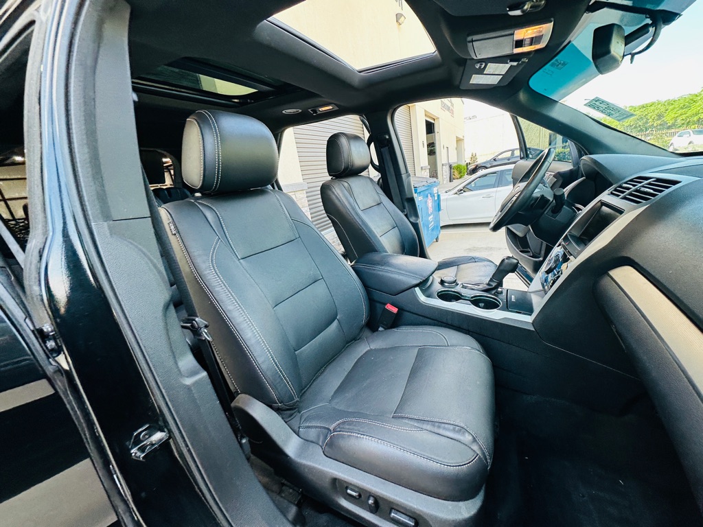 Photo 24 of this FORD EXPLORER