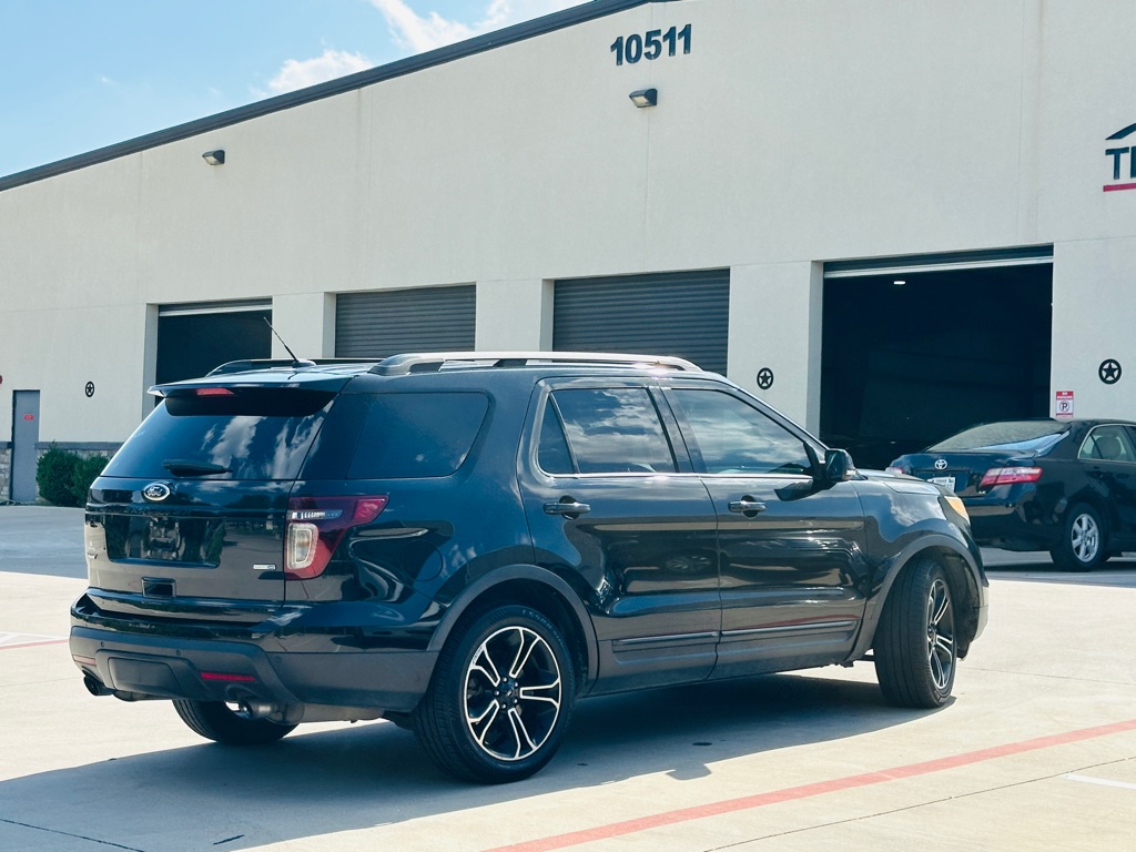 Photo 10 of this FORD EXPLORER