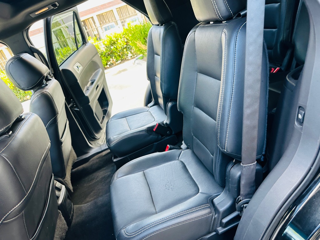 Photo 16 of this FORD EXPLORER