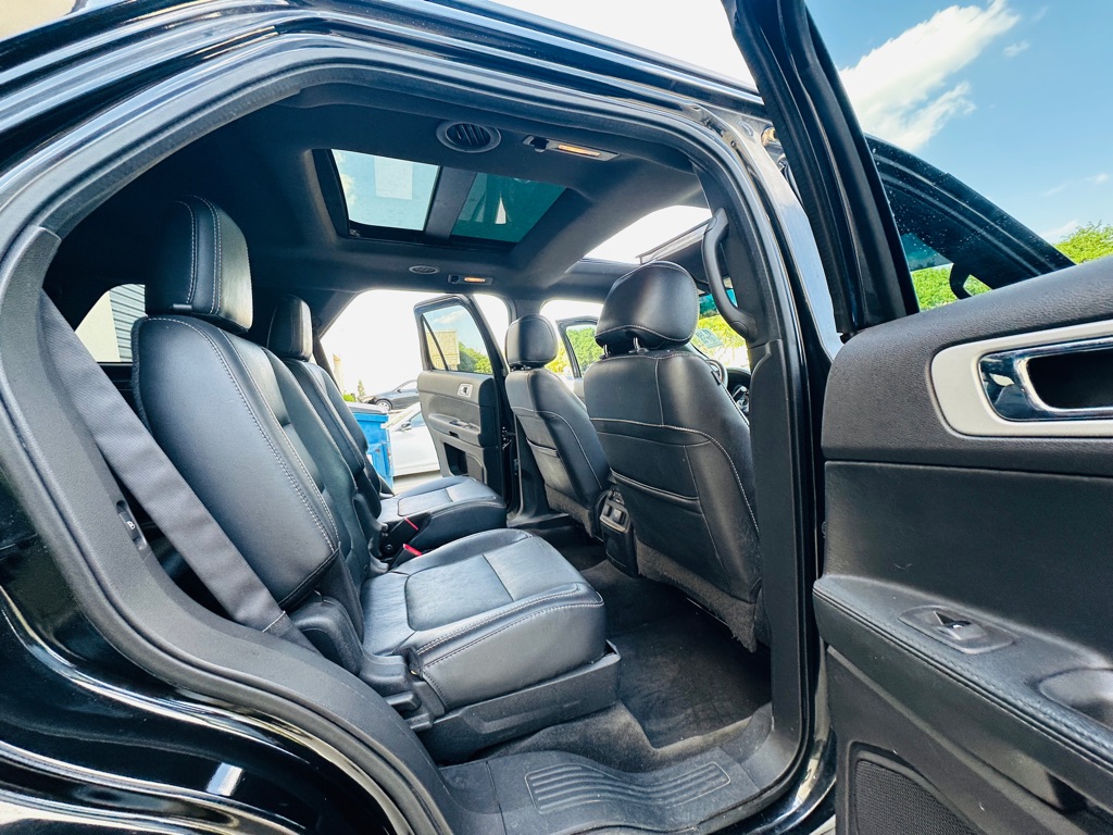 Photo 20 of this FORD EXPLORER