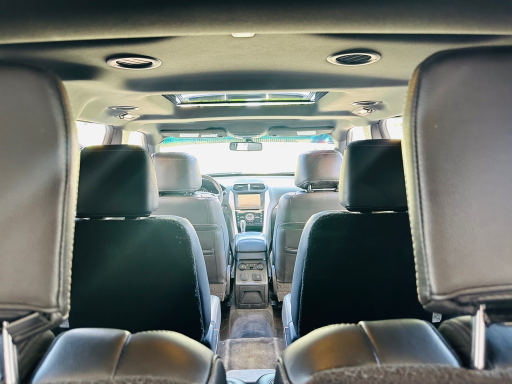 Photo 19 of this FORD EXPLORER