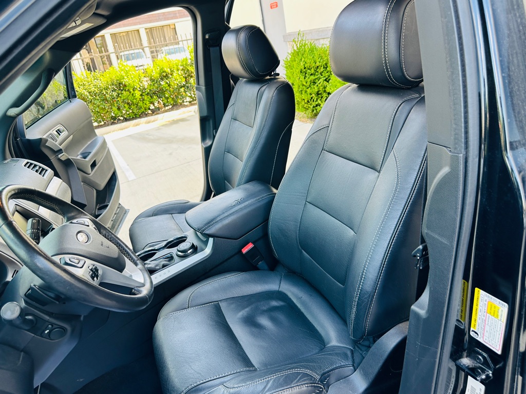 Photo 14 of this FORD EXPLORER