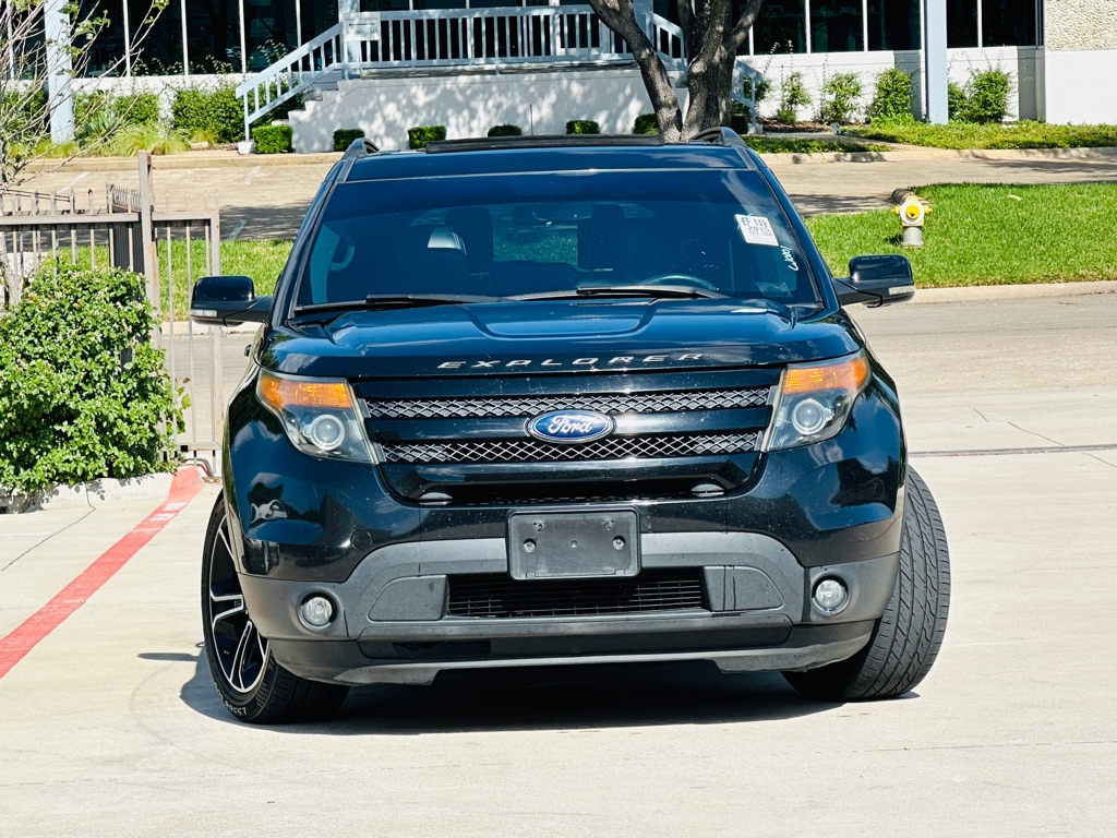 Photo 2 of this FORD EXPLORER