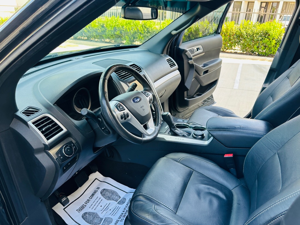 Photo 13 of this FORD EXPLORER