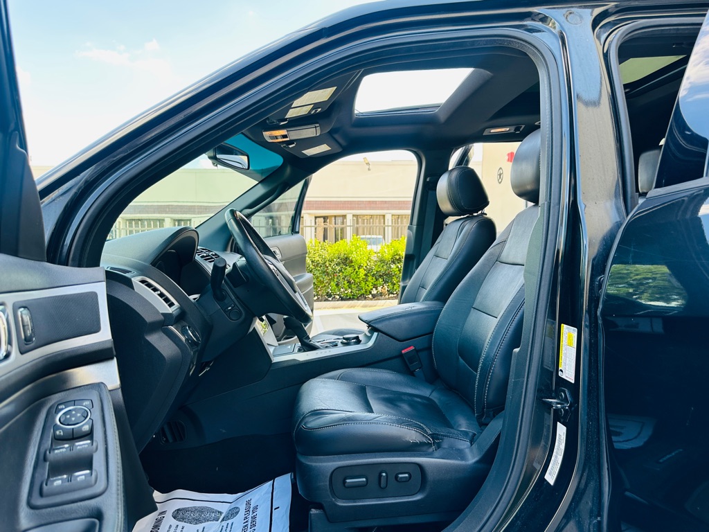 Photo 12 of this FORD EXPLORER