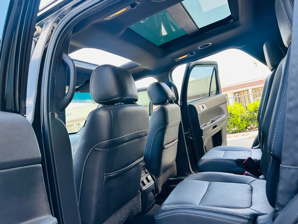 Photo 15 of this FORD EXPLORER