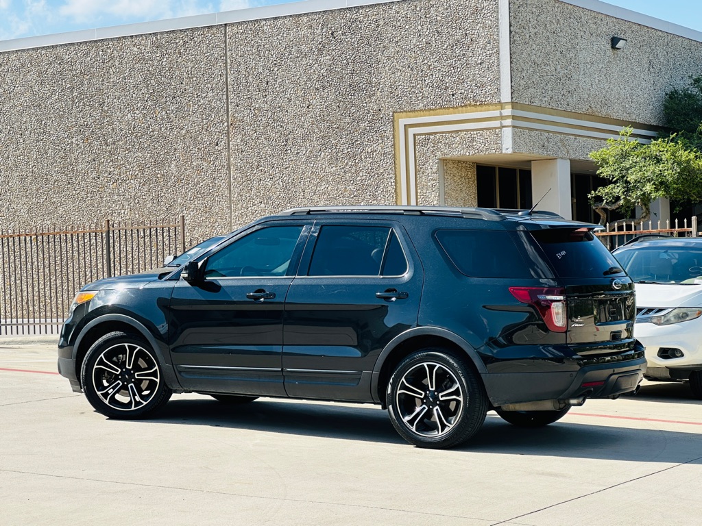 Photo 6 of this FORD EXPLORER