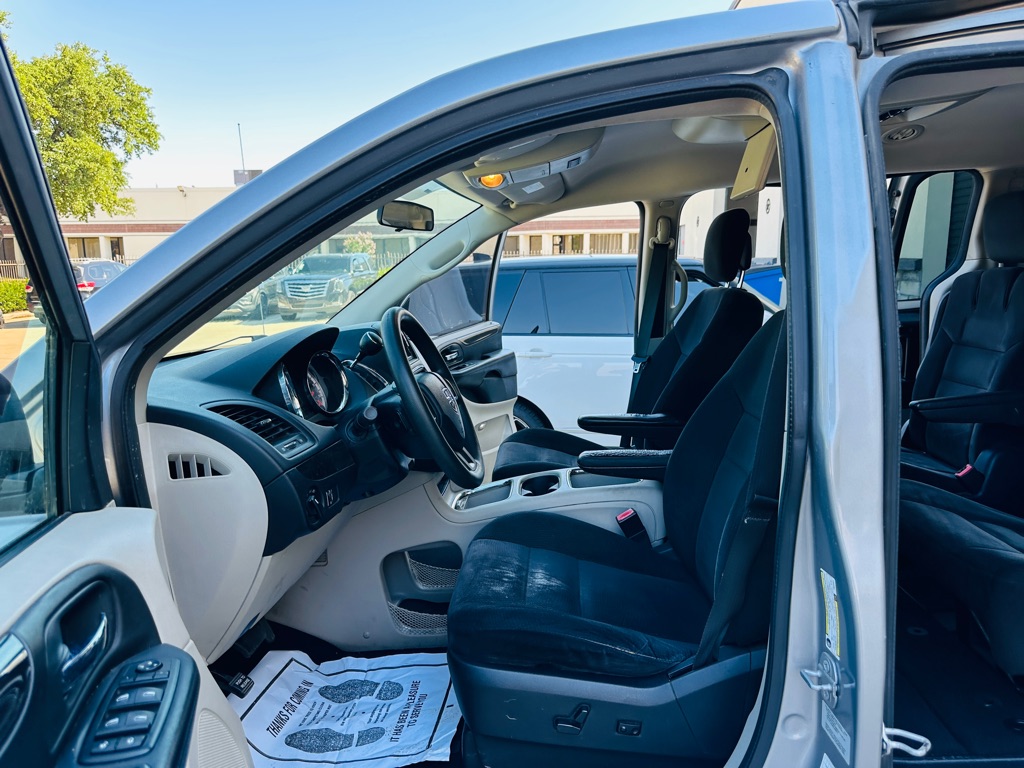 Photo 13 of this DODGE GRAND CARAVAN