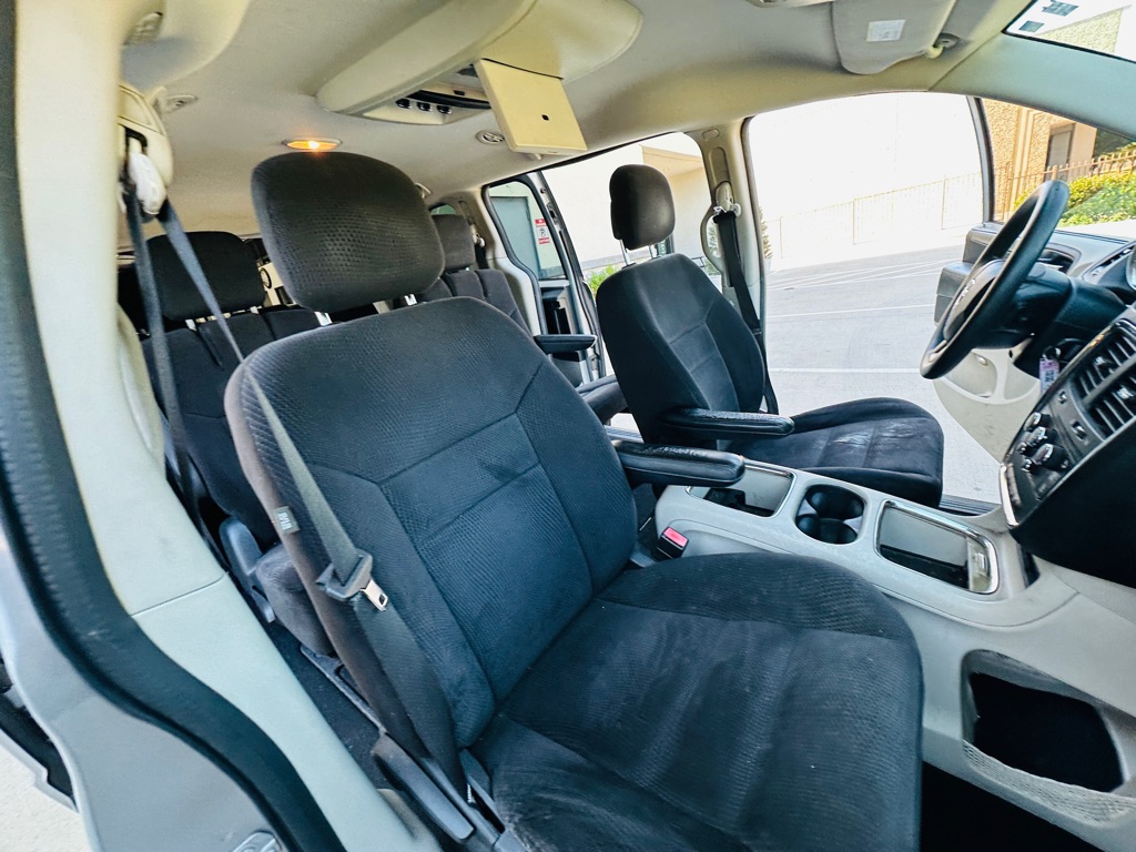 Photo 25 of this DODGE GRAND CARAVAN