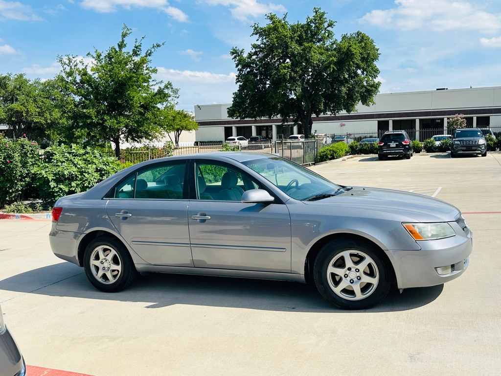 Photo 9 of this HYUNDAI SONATA