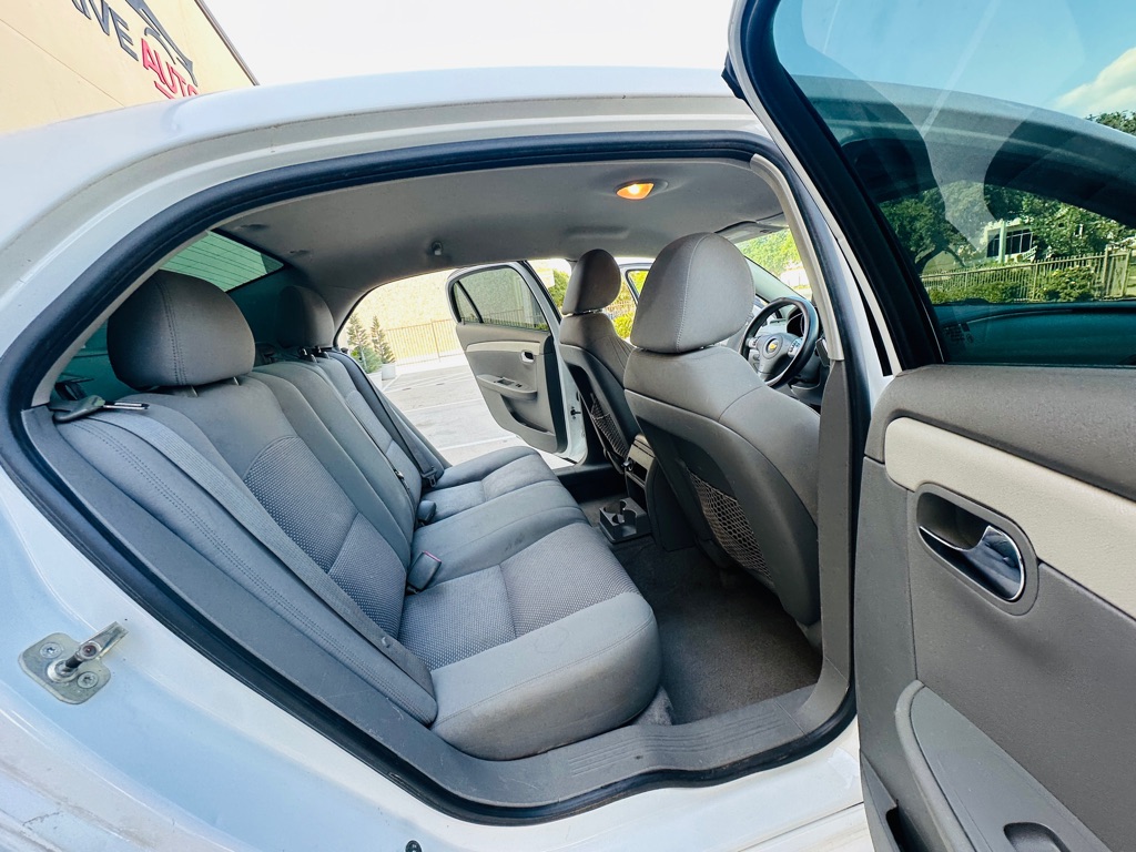 Photo 17 of this CHEVROLET MALIBU