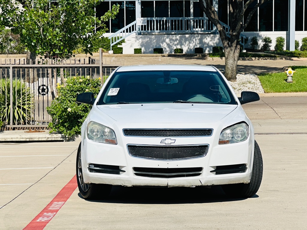 Photo 2 of this CHEVROLET MALIBU