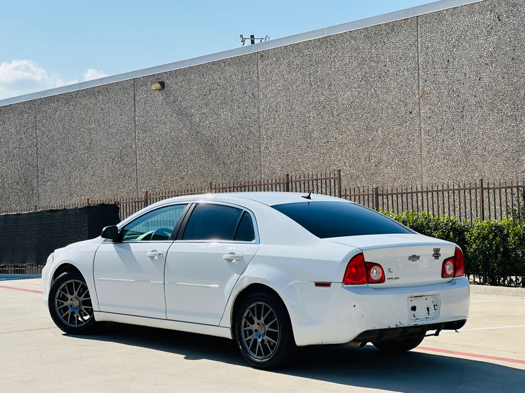 Photo 6 of this CHEVROLET MALIBU