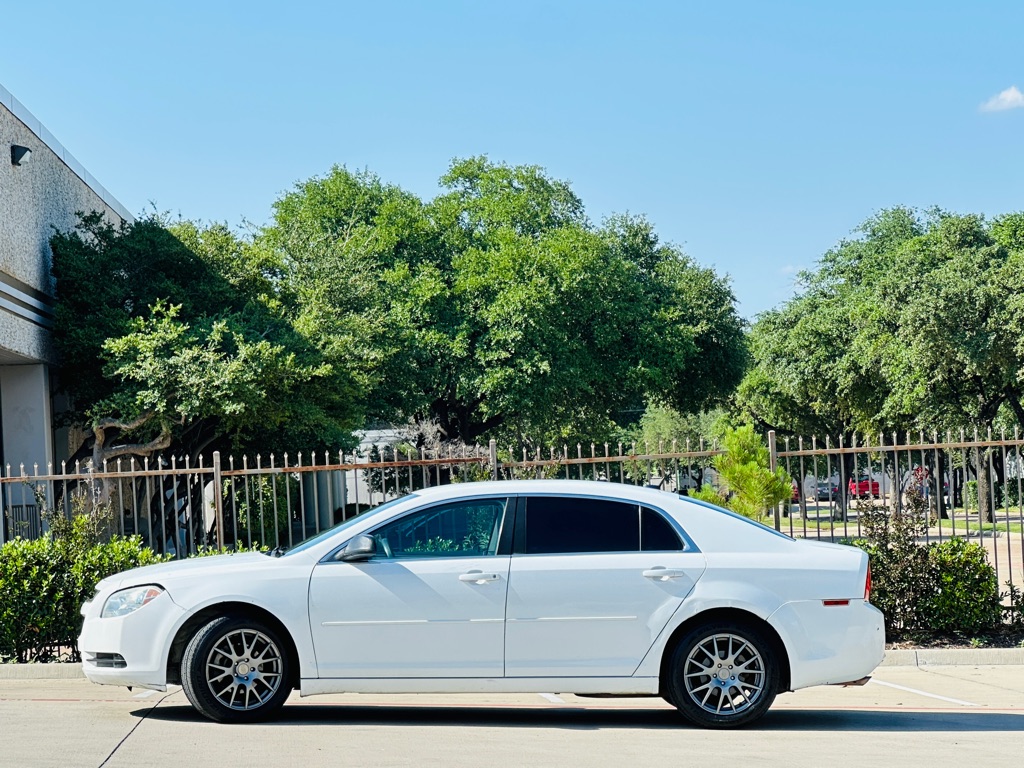 Photo 5 of this CHEVROLET MALIBU