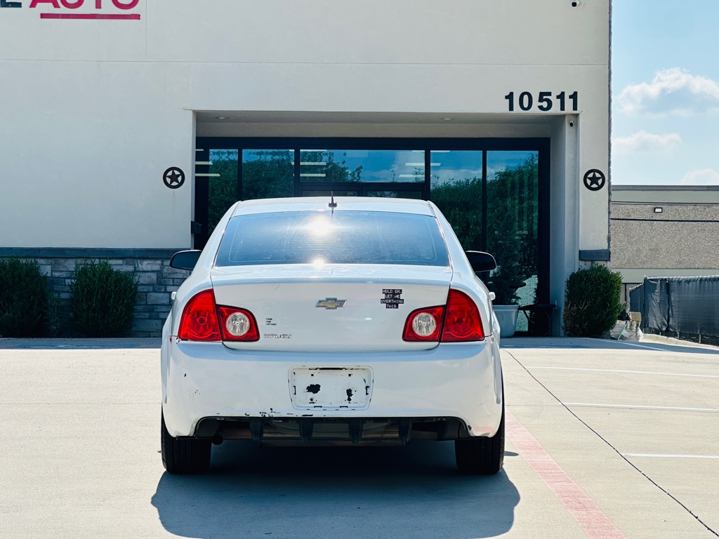 Photo 7 of this CHEVROLET MALIBU