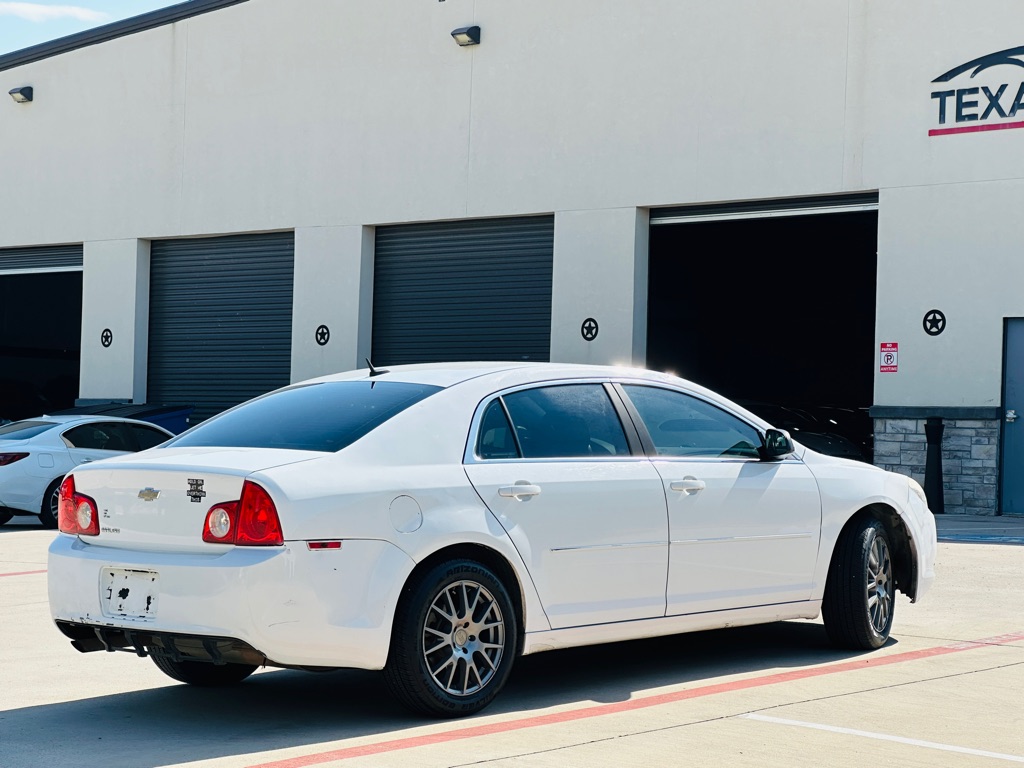 Photo 9 of this CHEVROLET MALIBU