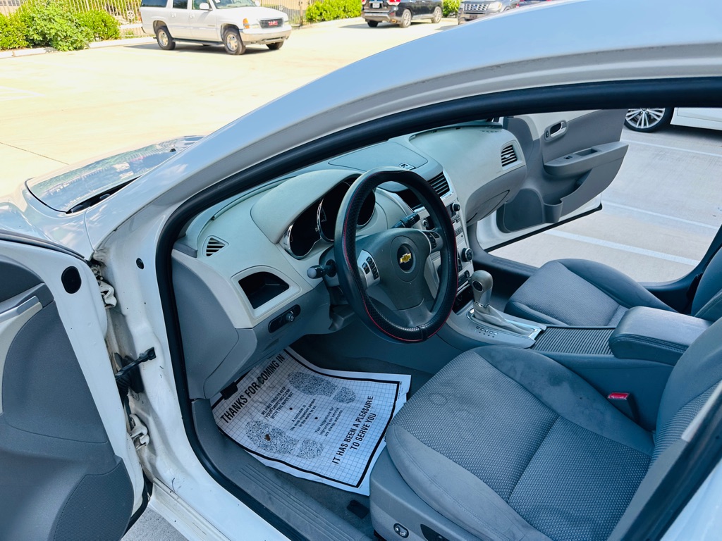 Photo 12 of this CHEVROLET MALIBU