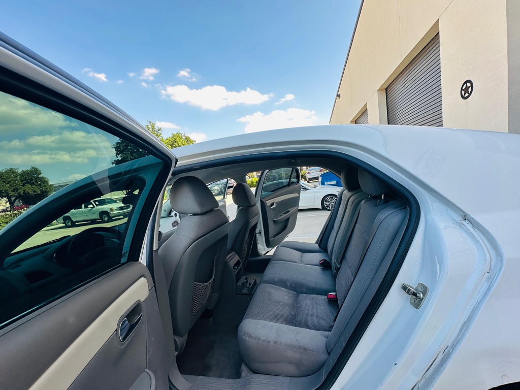 Photo 14 of this CHEVROLET MALIBU