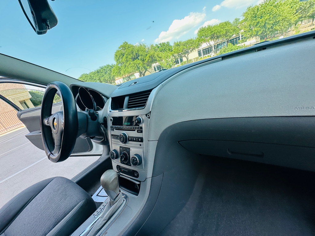 Photo 21 of this CHEVROLET MALIBU