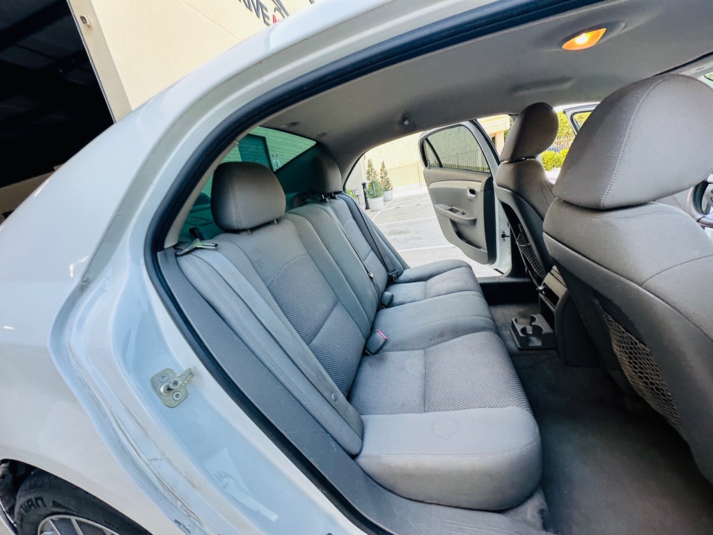 Photo 18 of this CHEVROLET MALIBU