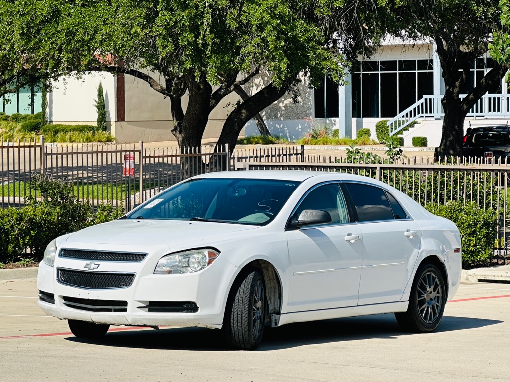 Photo 3 of this CHEVROLET MALIBU