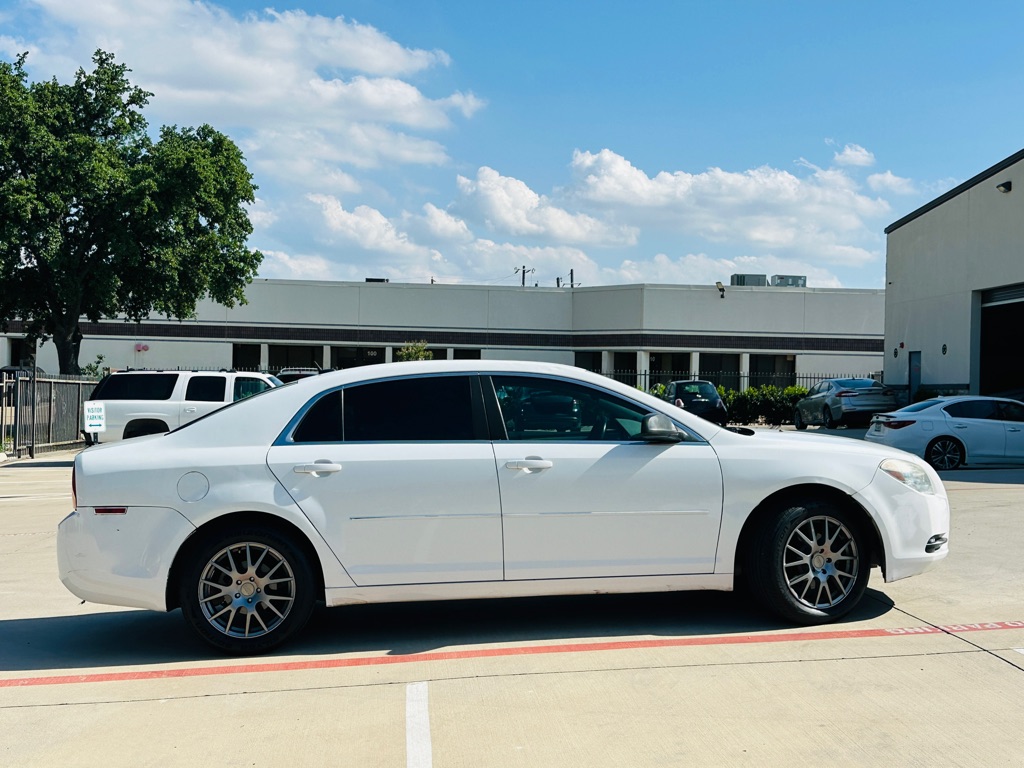 Photo 10 of this CHEVROLET MALIBU