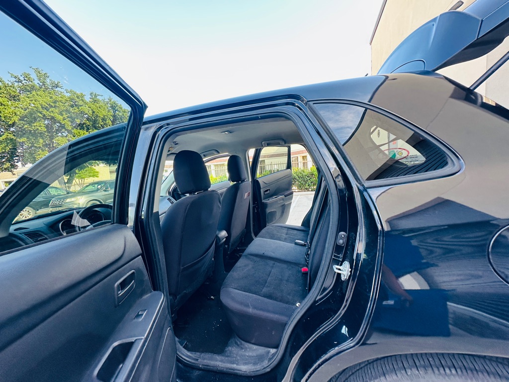 Photo 14 of this MITSUBISHI OUTLANDER SPORT