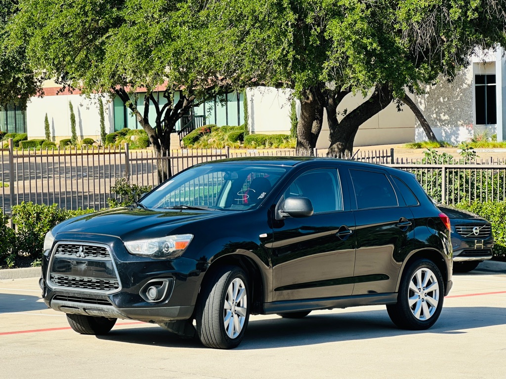 Photo 3 of this MITSUBISHI OUTLANDER SPORT