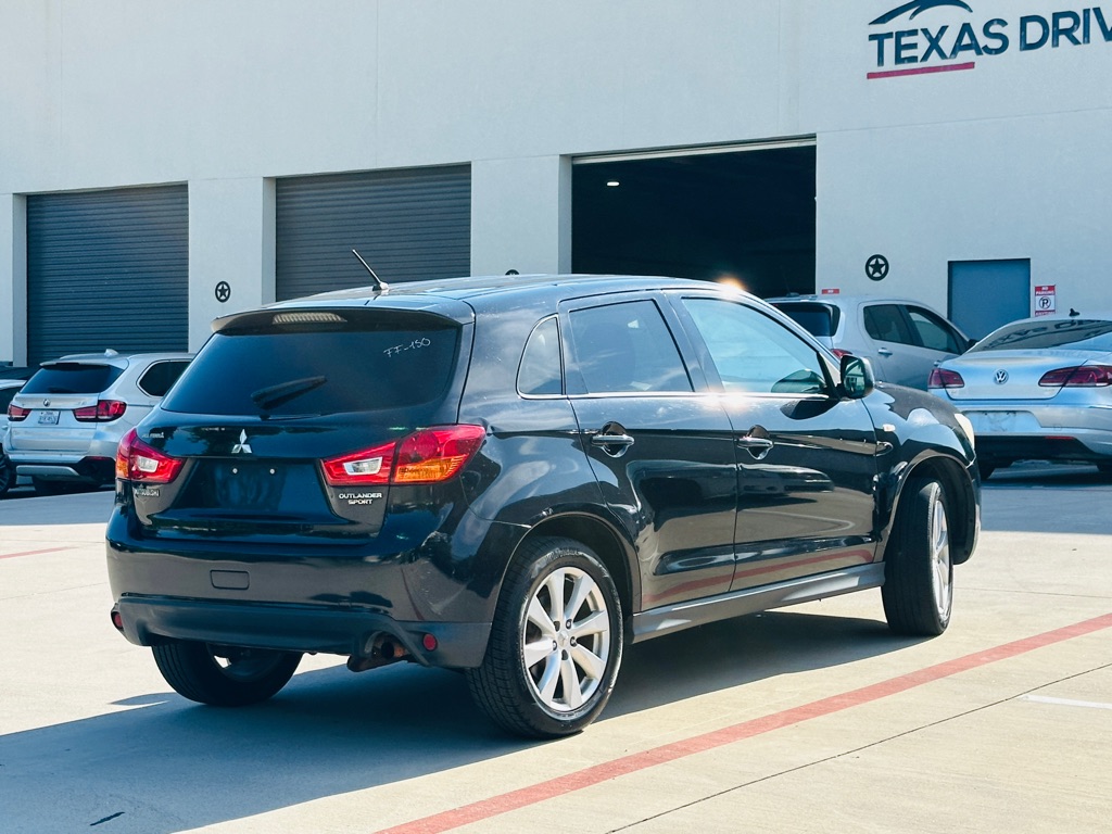 Photo 8 of this MITSUBISHI OUTLANDER SPORT