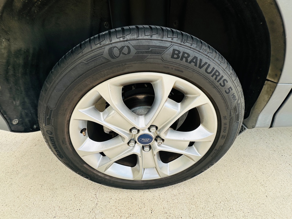 Photo 27 of this FORD ESCAPE