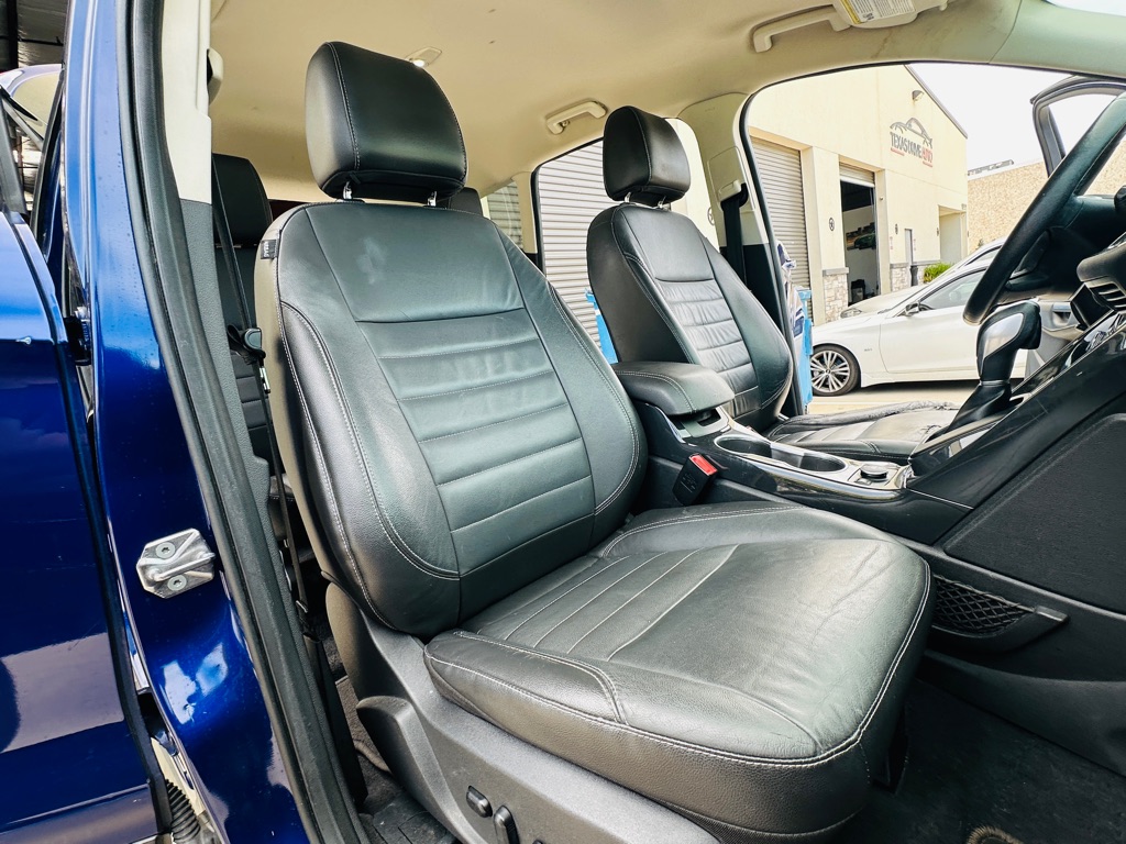 Photo 23 of this FORD ESCAPE